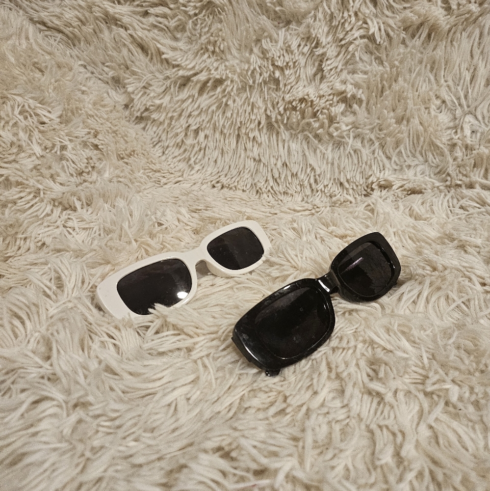 2 Sunglasses Black and White